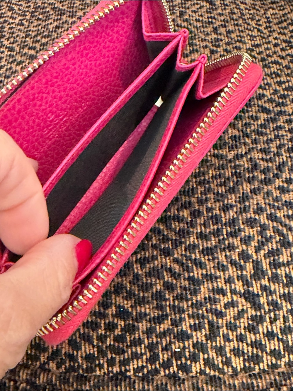 Gucci Hot Pink Leather Zip Around Compact Wallet with Gold Hardware and COA - Picture 14 of 17